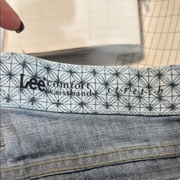 Ladie’s Lee’s Blue Denim Crop Jeans 18w - Picture 4 of 5